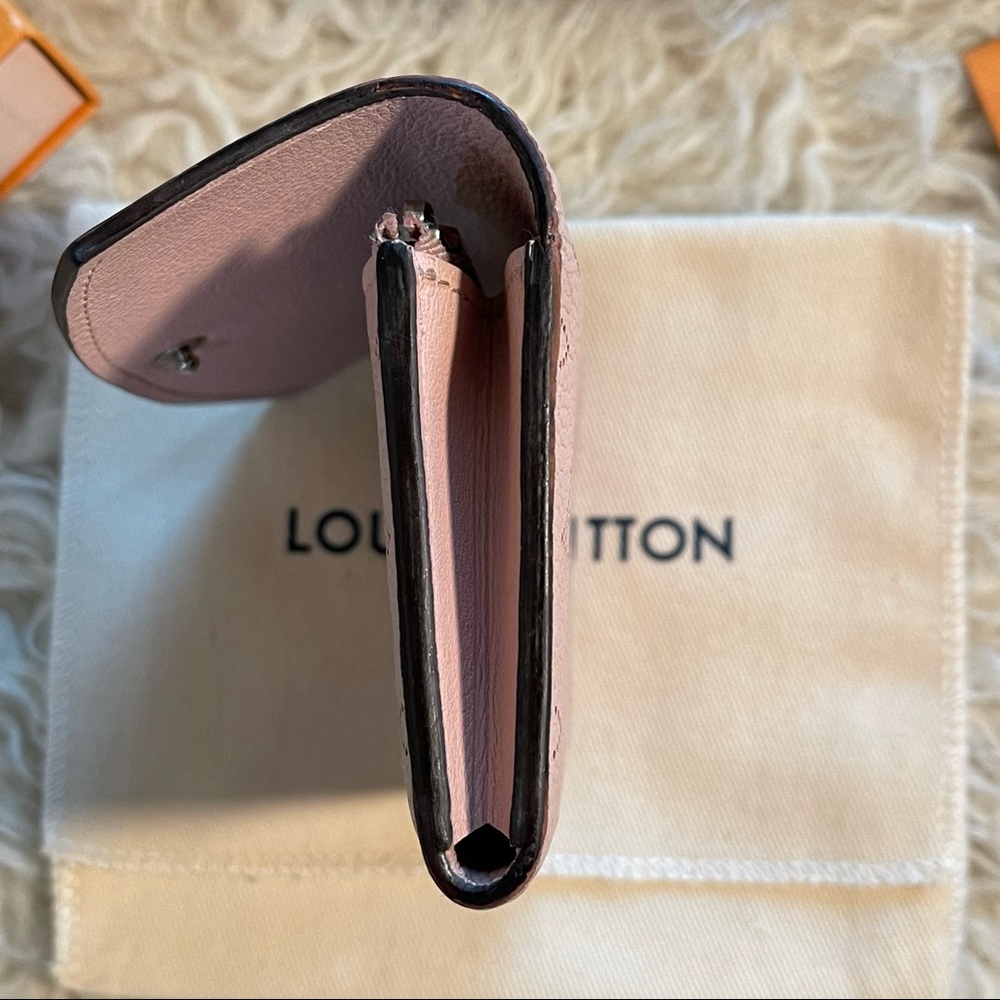 2018 Louis Vuitton Mahina Anae Coin Purse/Wallet. - Picture 6 of 15